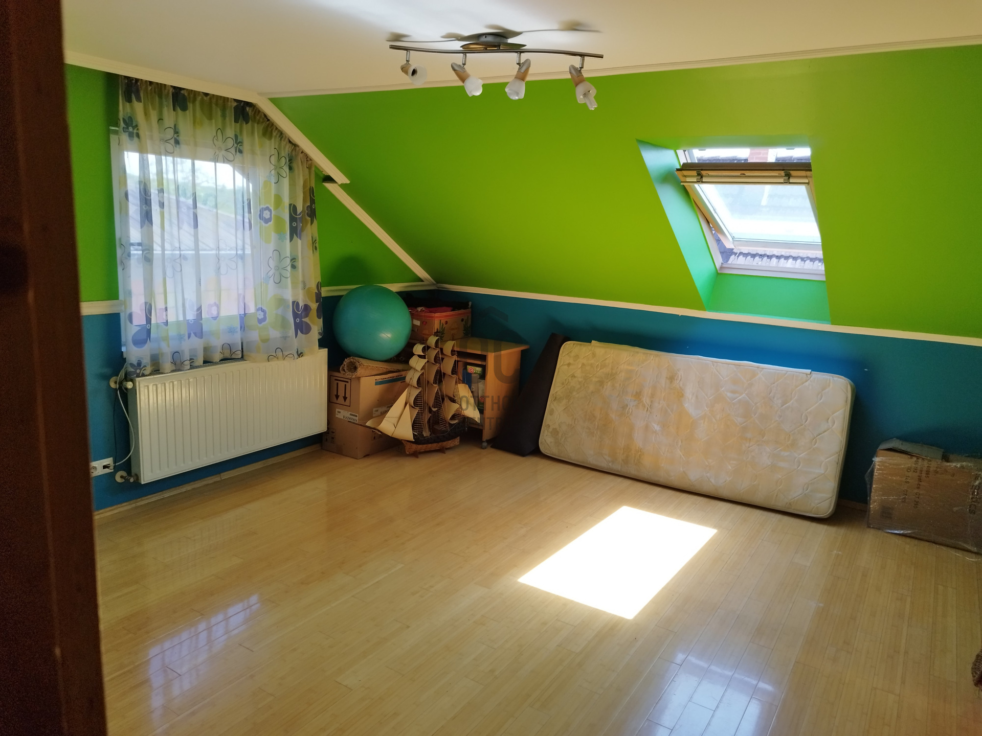 Gallery zoom image