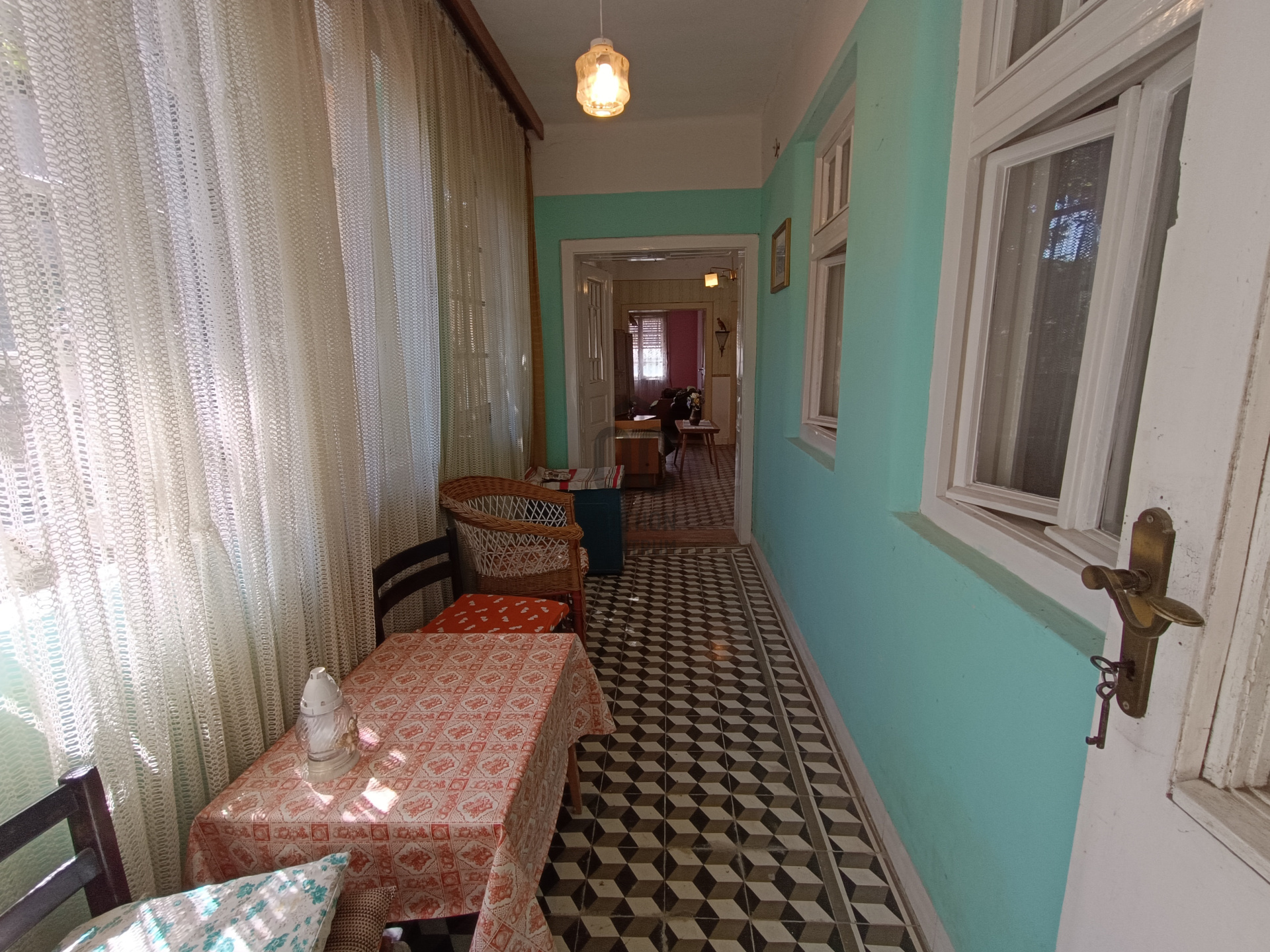 Gallery zoom image
