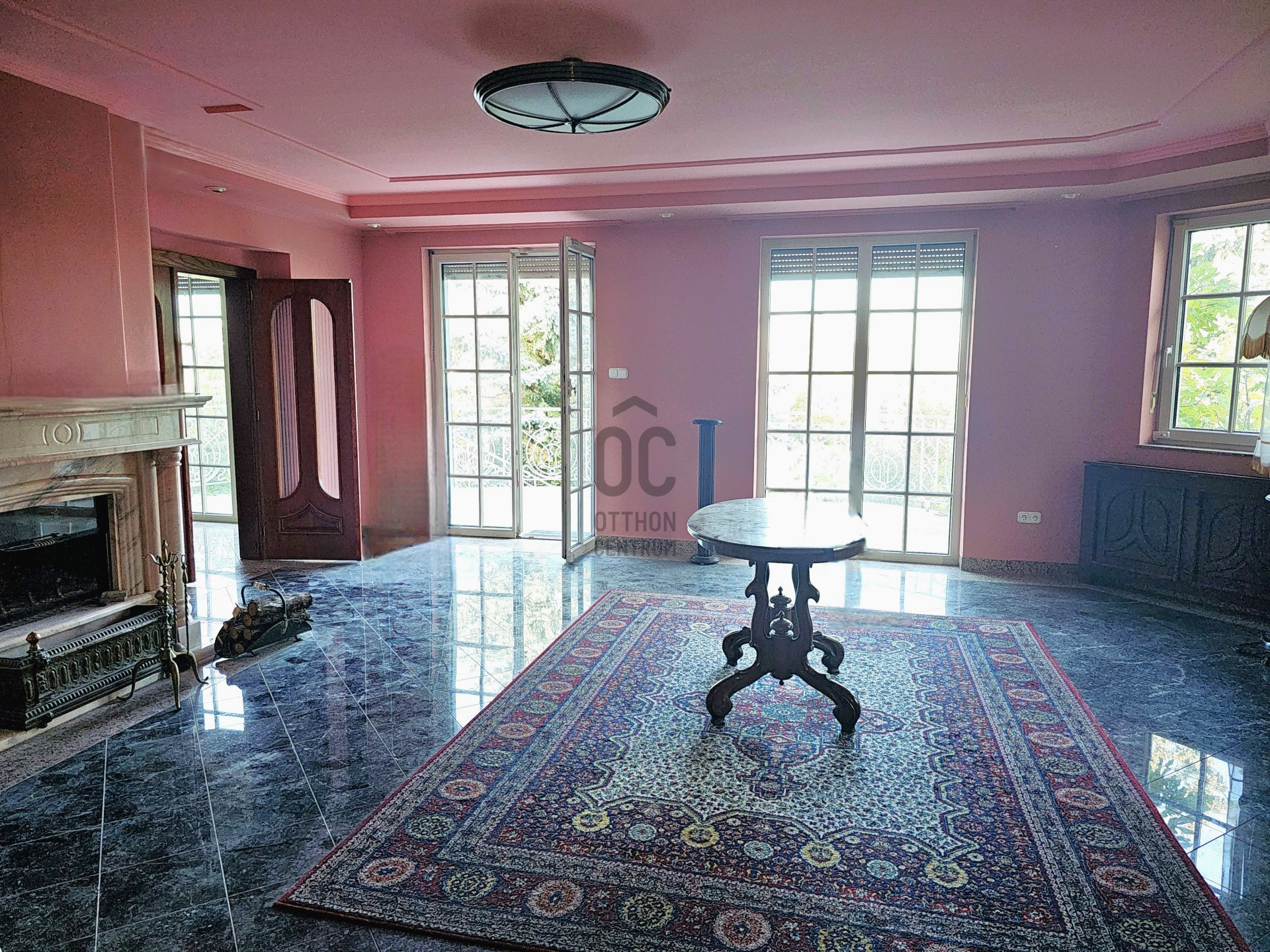 Gallery zoom image