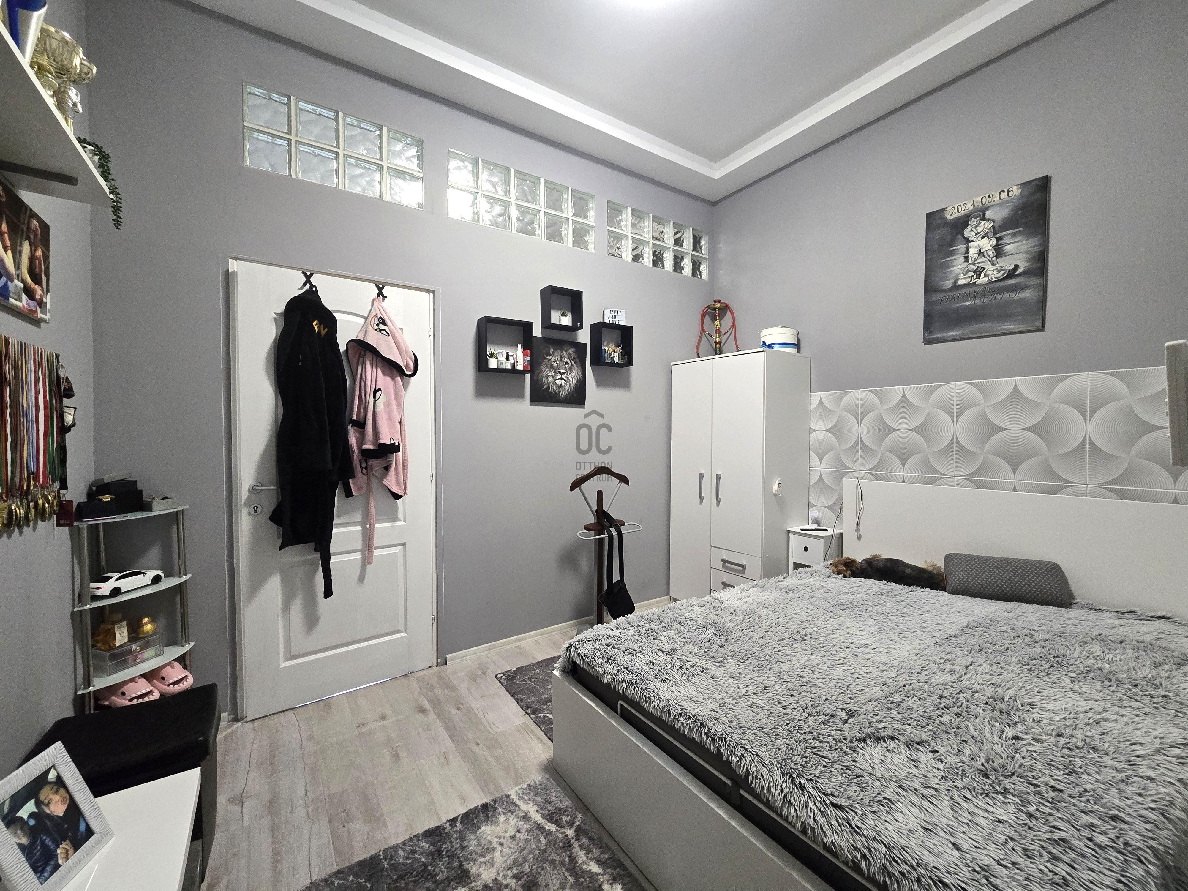Gallery zoom image