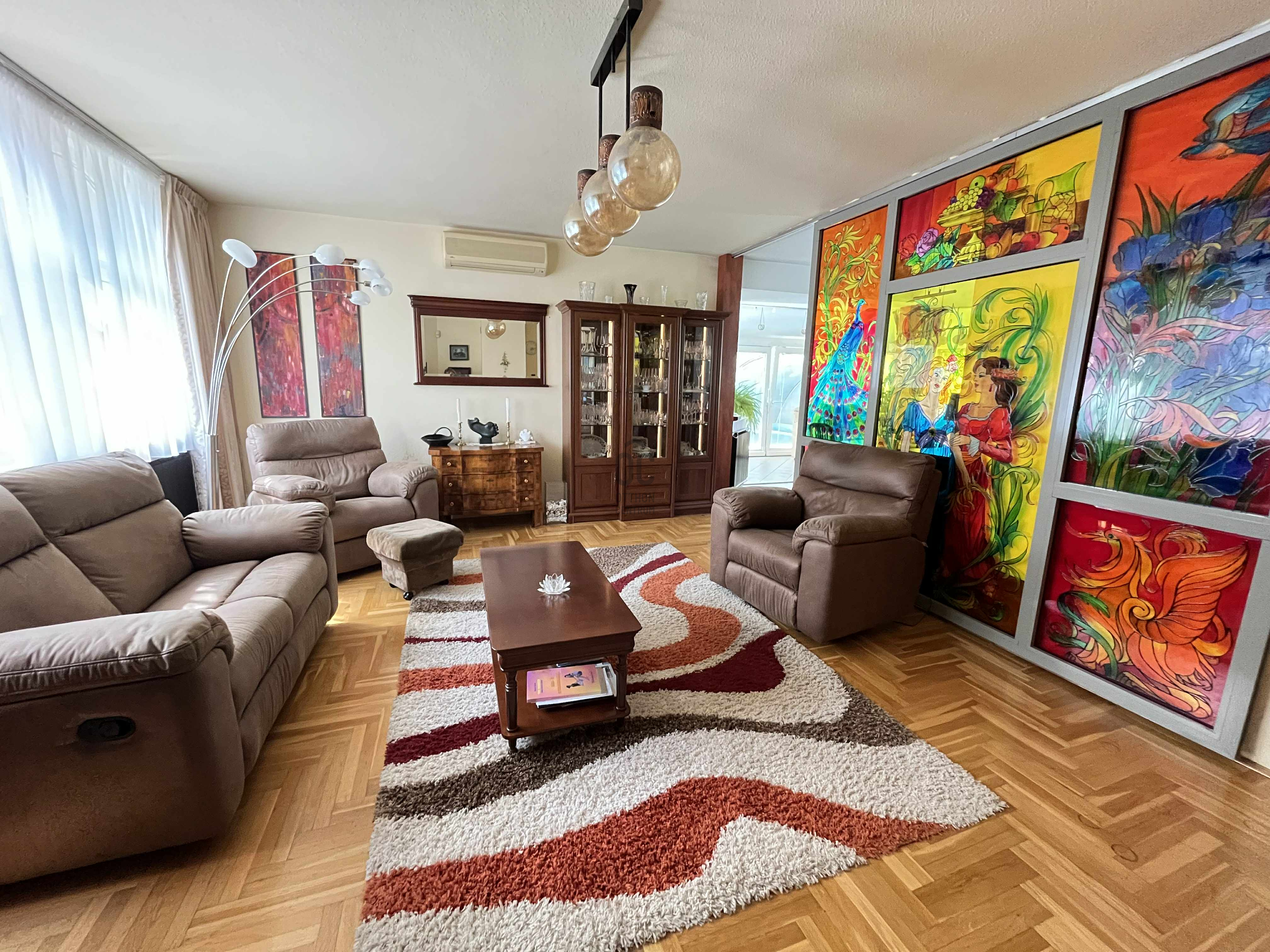 Gallery zoom image
