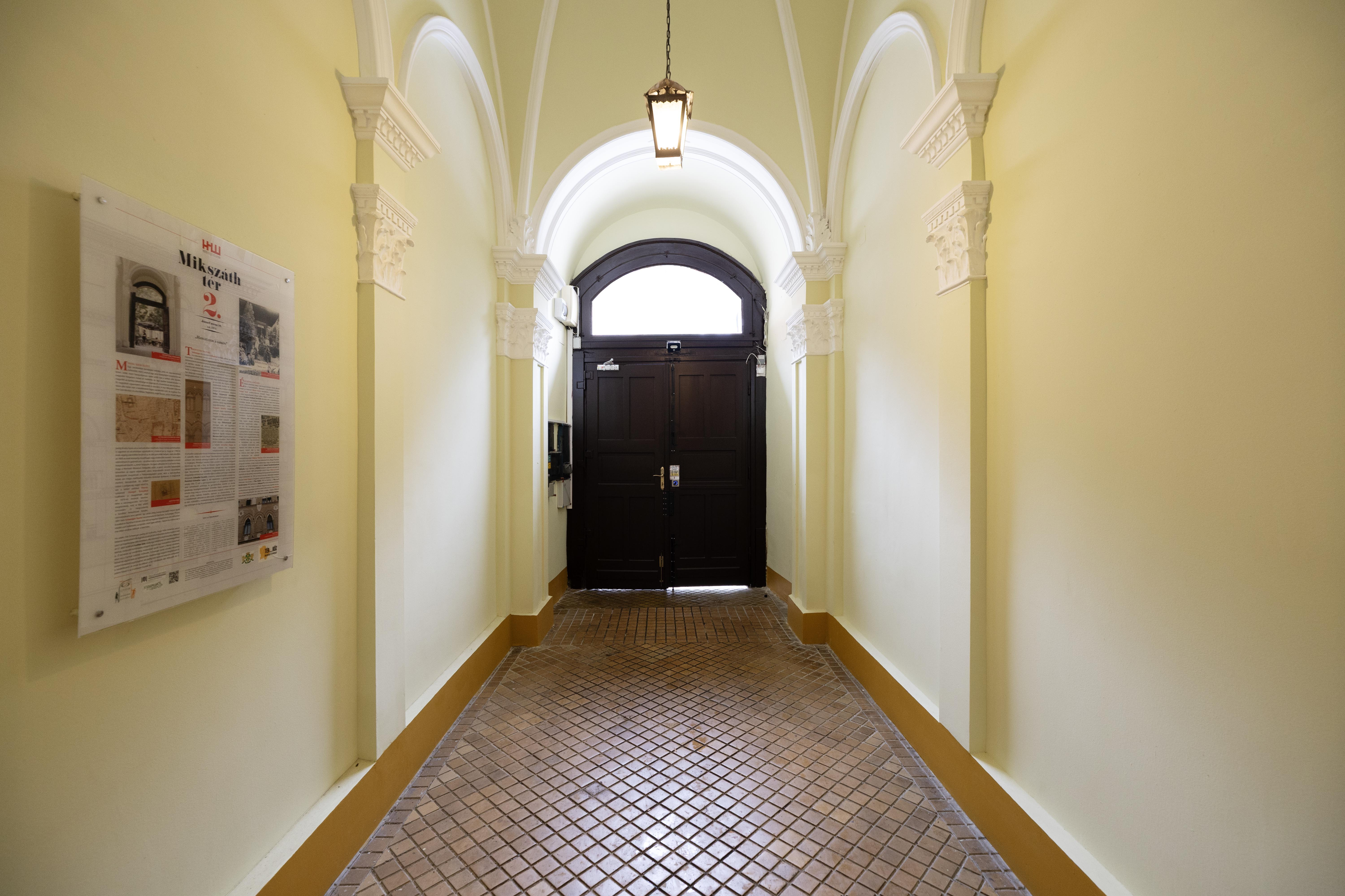 Gallery zoom image