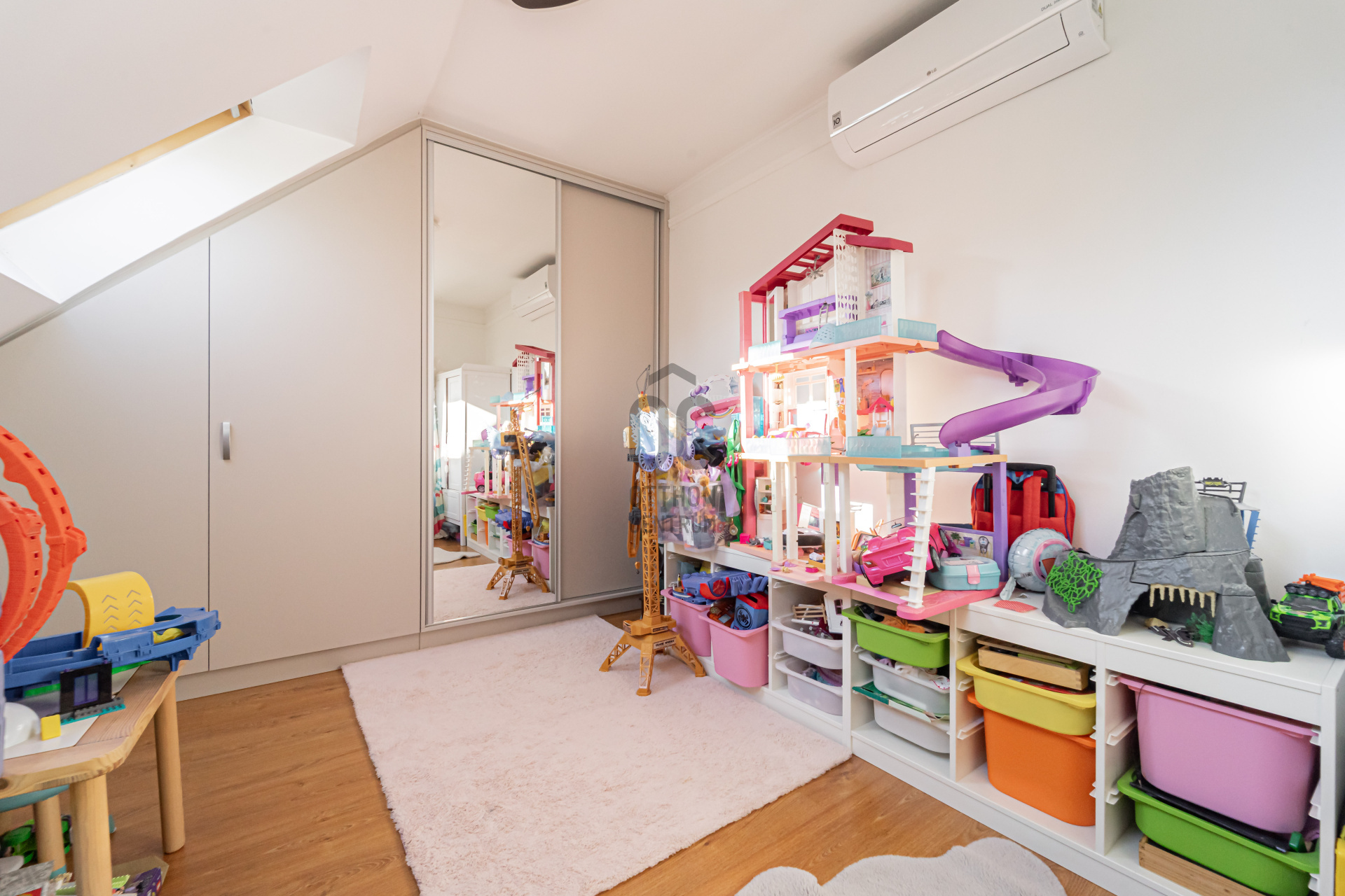 Gallery zoom image