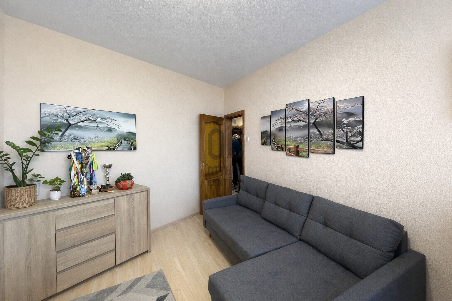 Gallery zoom image