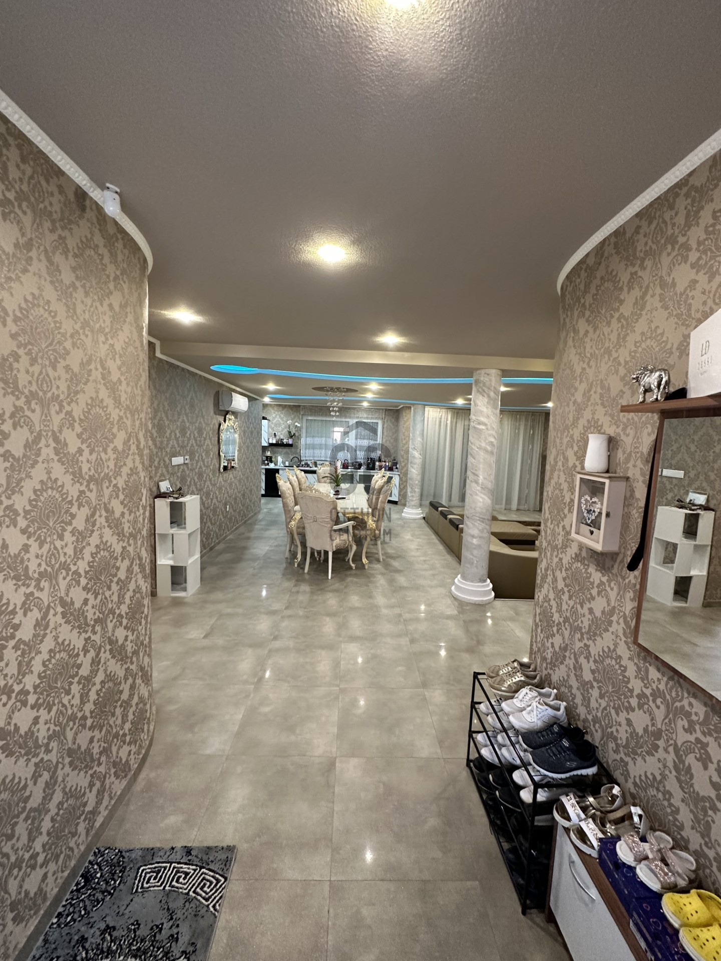 Gallery zoom image