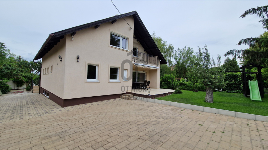 5 bed · 200m² · Családi ház · € 1.018.920
