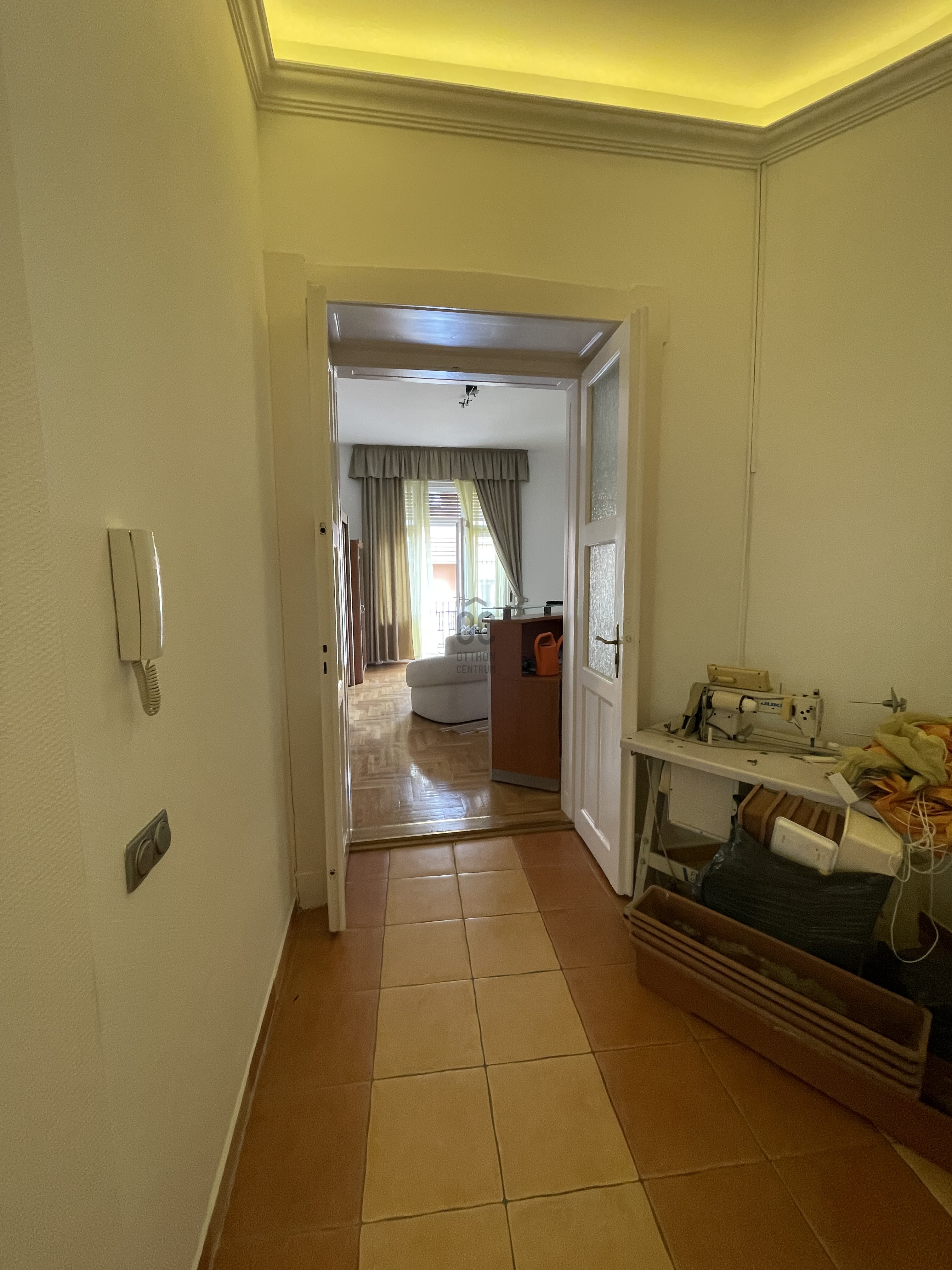 Gallery zoom image