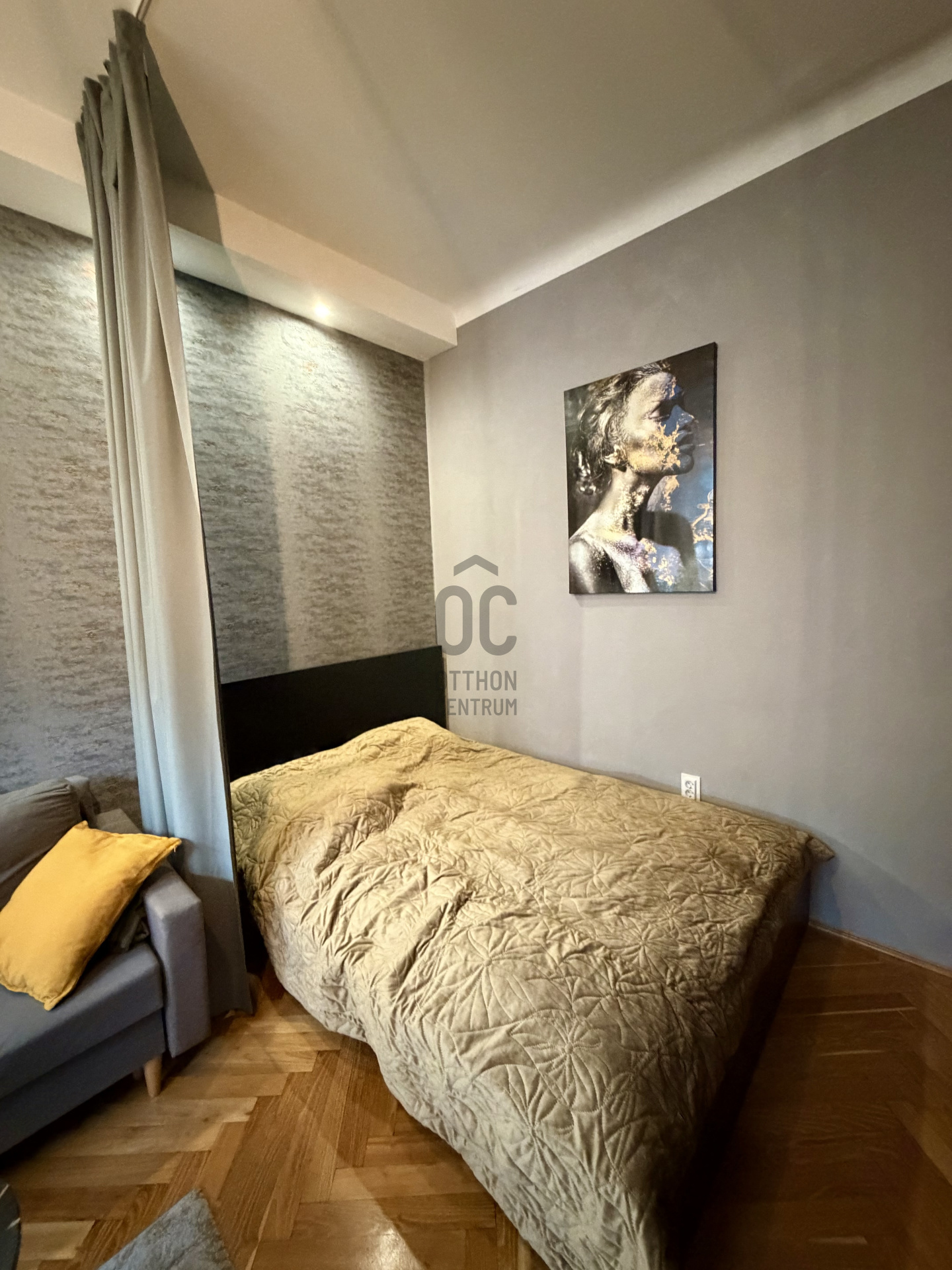 Gallery zoom image