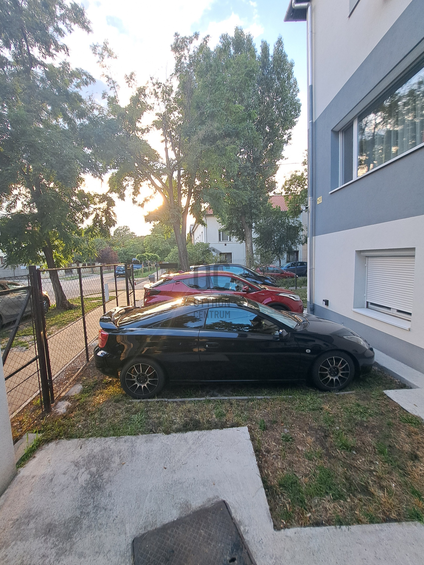 Gallery zoom image