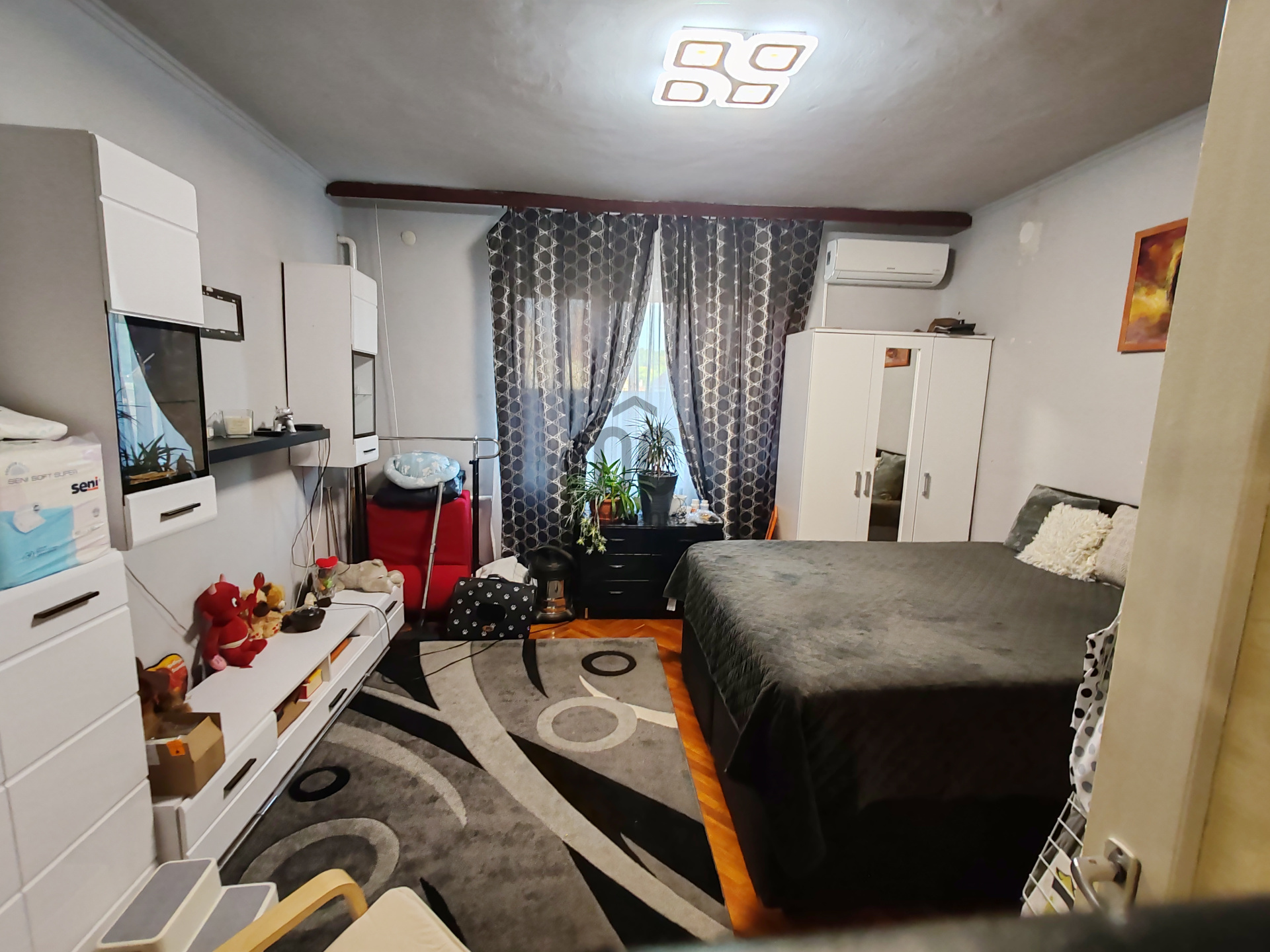 Gallery zoom image