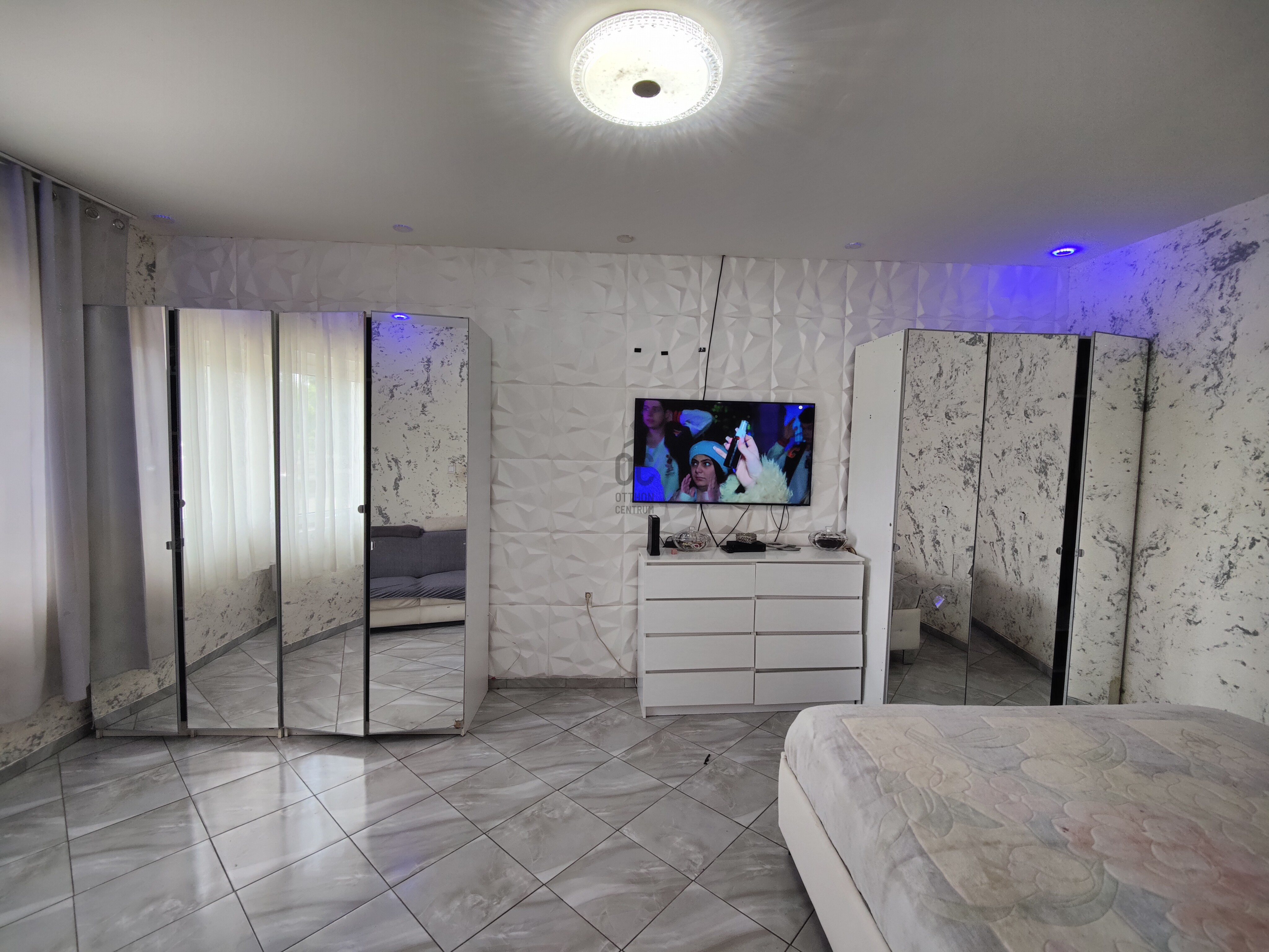 Gallery zoom image