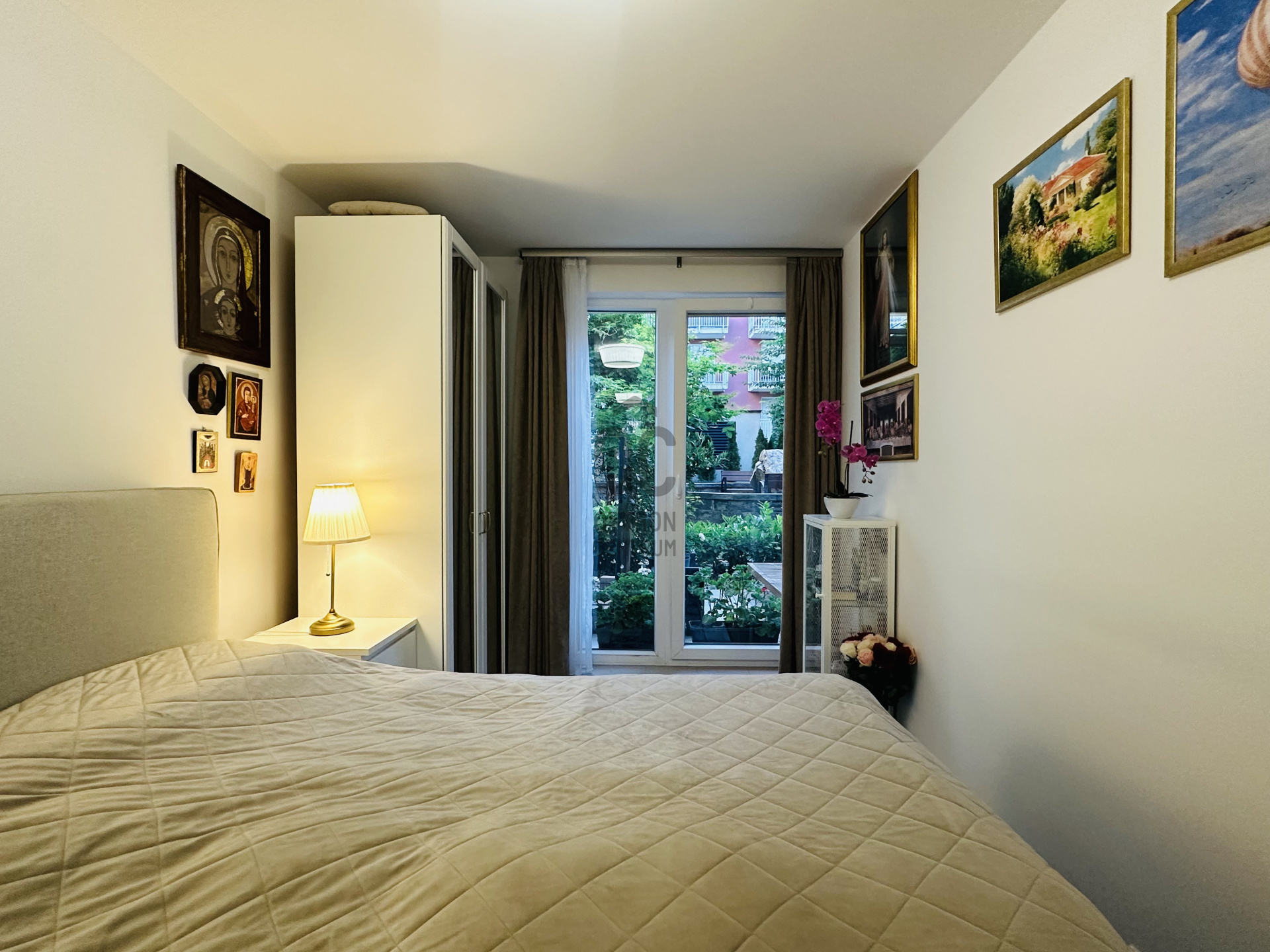 Gallery zoom image