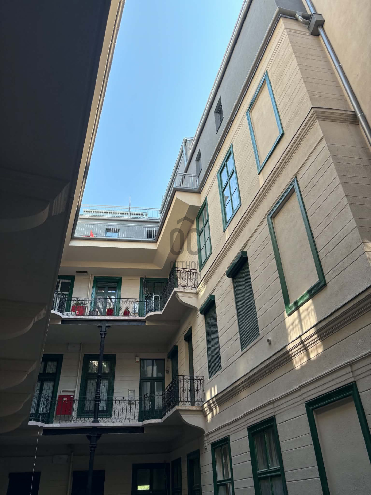 Gallery zoom image