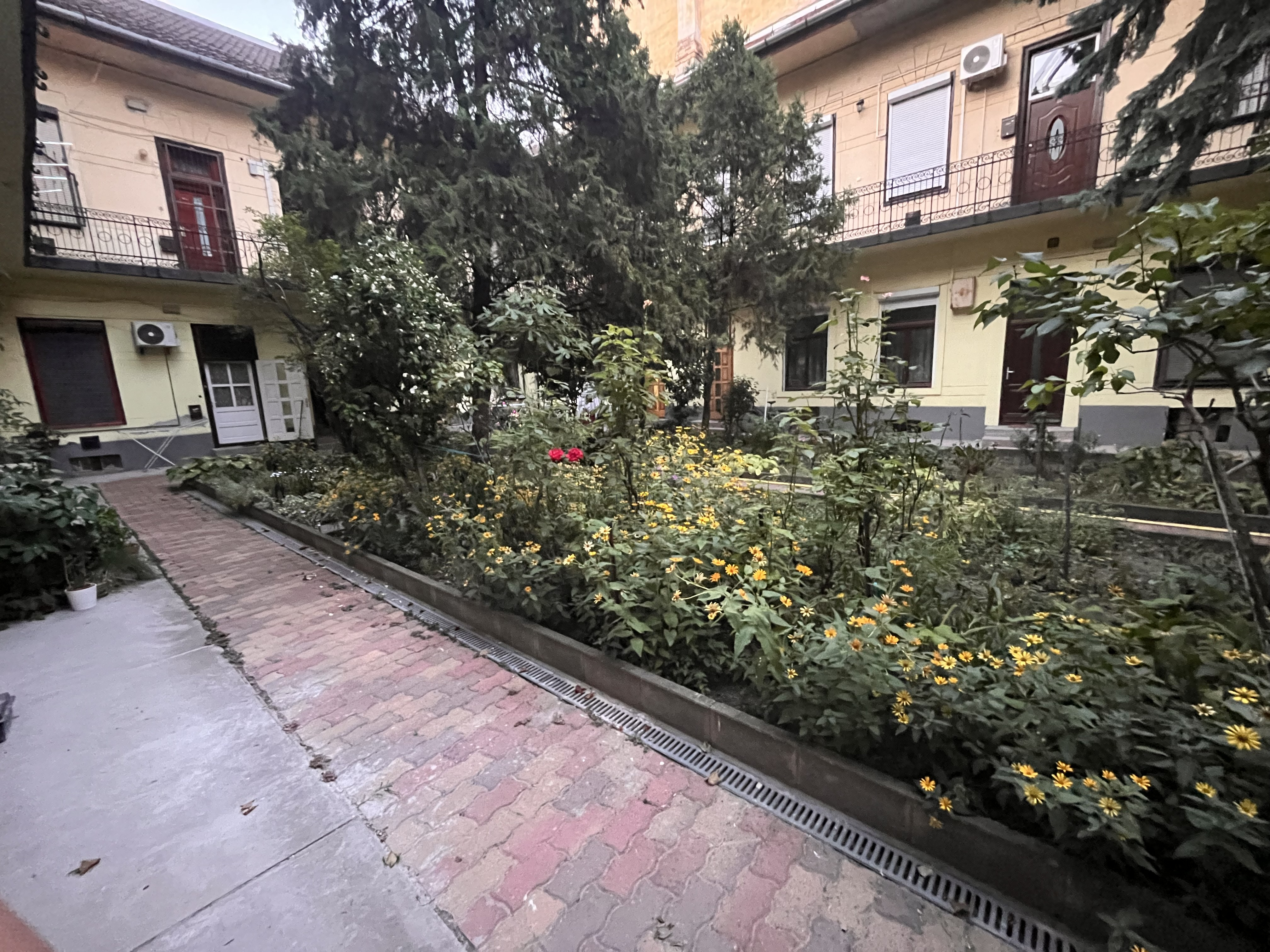 Gallery zoom image